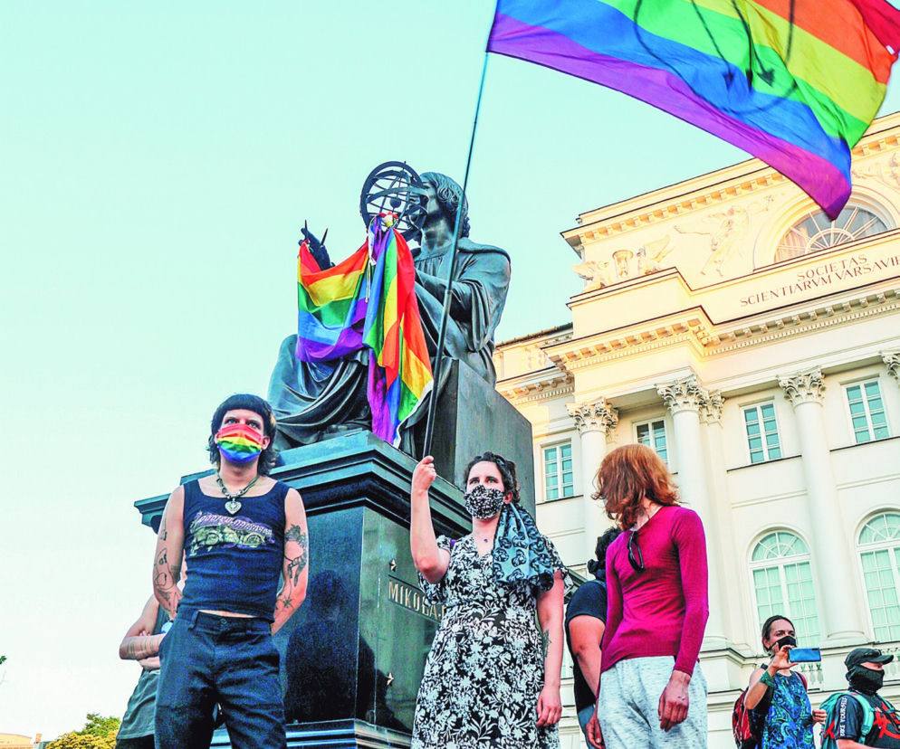 Tęczowa wojna na ulicach
