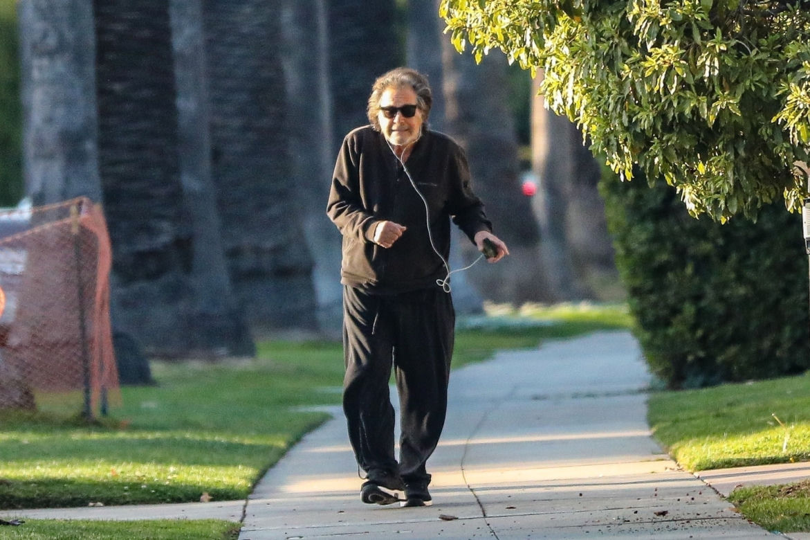 Al Pacino w formie. Tanecznym krokiem przechadza się po Beverly Hills