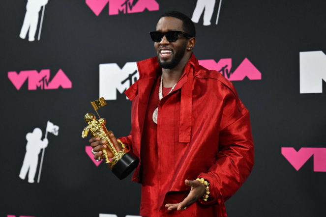 Po skandalu gwiazdor trafił z więzienia do szpitala! Diddy ma uraz głowy