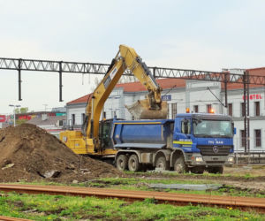 Rail Baltica. Kolej w Ełku zmienia się dla podróżnych! Zobacz postępy prac [ZDJĘCIA]