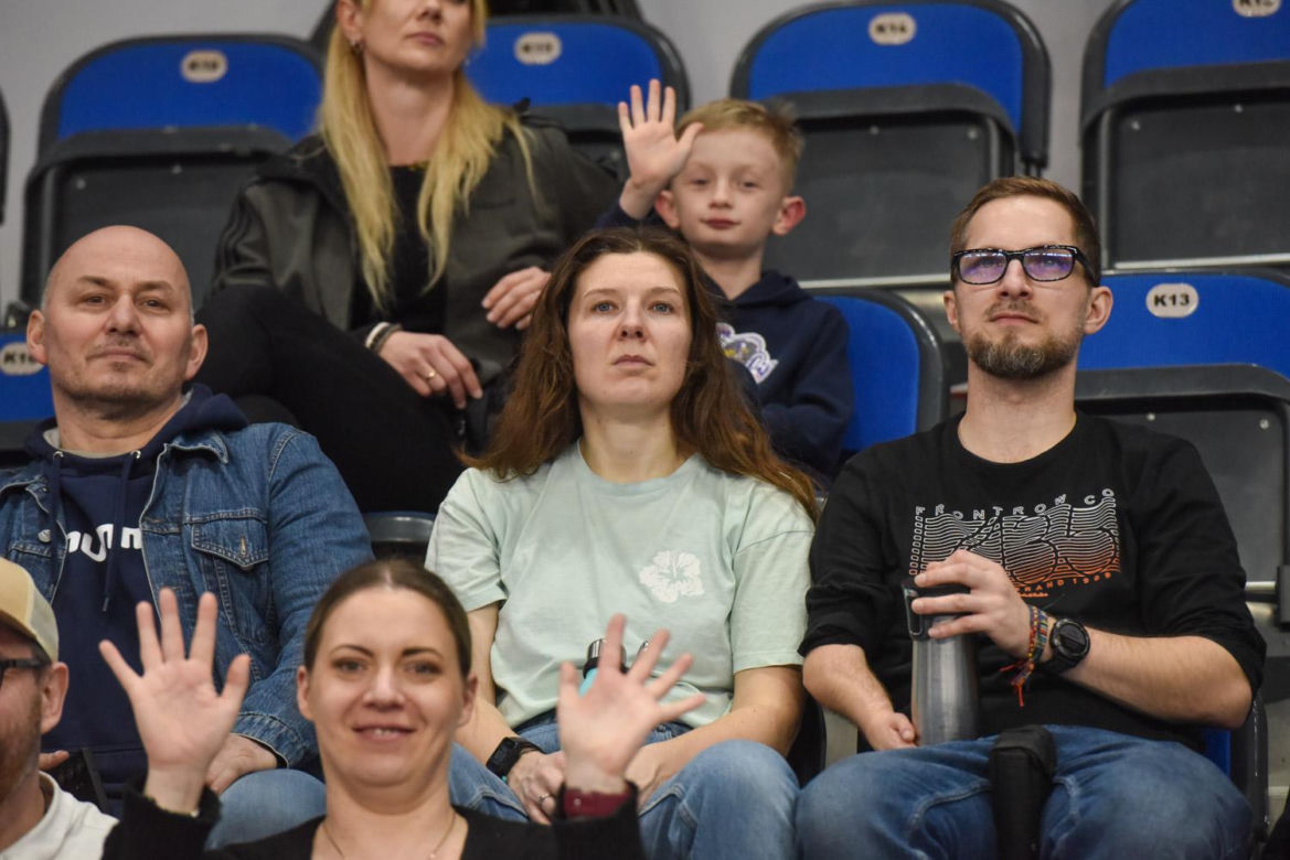 Halowe mistrzostwa Polski w Kujawsko-Pomorskiej Arenie Toruń. Zdjęcia kibiców i zawodników