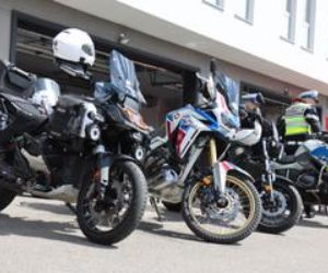 Ponad 1200 motocyklistów z całej Polski wzięło udział w rozpoczęciu sezonu na torze w Jastrzębiu koło Radomia