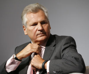 Kwaśniewski w spółce, która podlegała Janukowyczowi! Bierze za to pieniądze