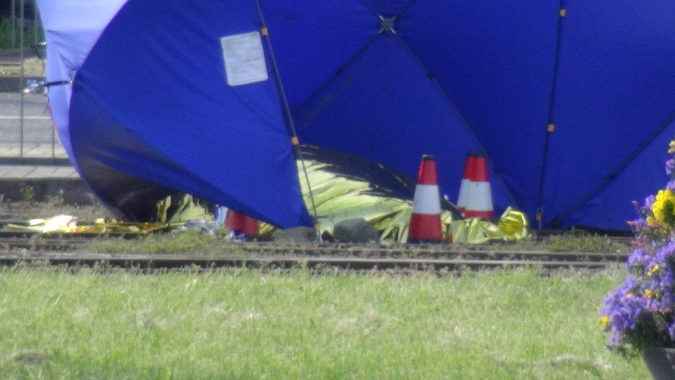 Makabryczny wypadek na Nowym Bemowie. Nie żyje mężczyzna zmiażdżony przez tramwaj