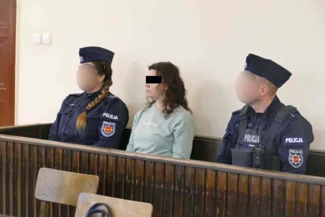 Urodziła i porzuciła dziecko obok pustostanu. Mała Wiktoria cudem przeżyła