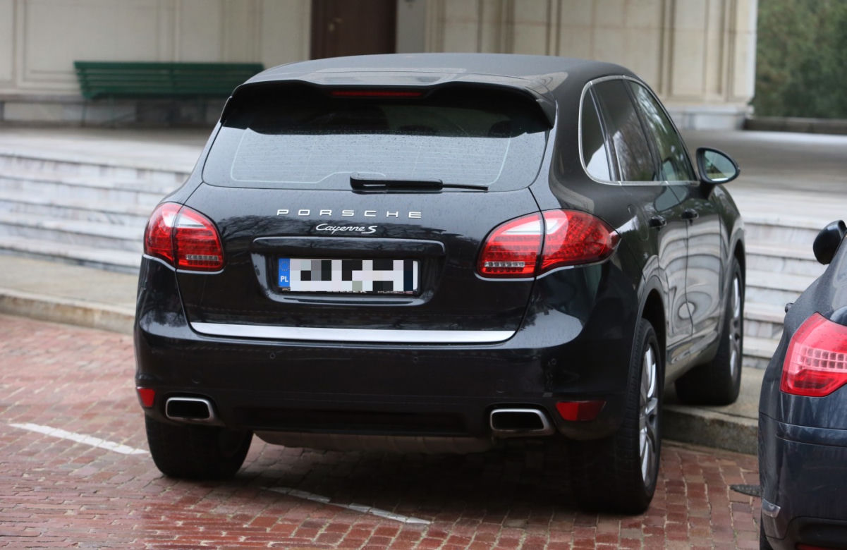 Agent Tomek/Tomasz Kaczmarek jeździ Porsche Cayenne S 