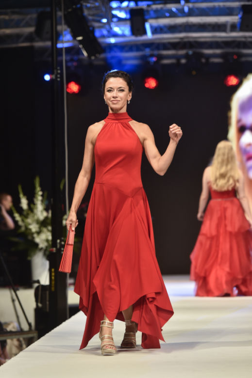 Anna Iberszer i Piotr Woźniak tańczą tango na 90-leciu Juraty i pokazie Doroty Goldpoint