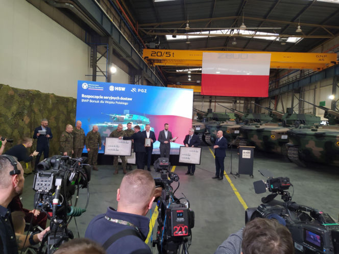 Pierwsze Borsuki wreszcie w wojsku. Szef MON: "111 Borsuków to nie jest nasze ostatnie słowo"