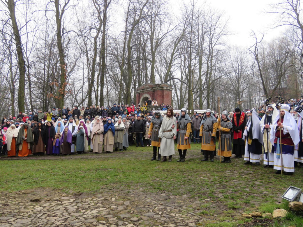 Misterium Męki Pańskiej na kalwaryjskim wzgórzu w Piekarach Śląskich
