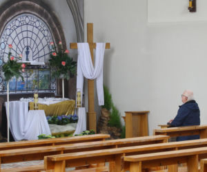 Wiosenny Lech Wałęsa na wielkanocnej mszy