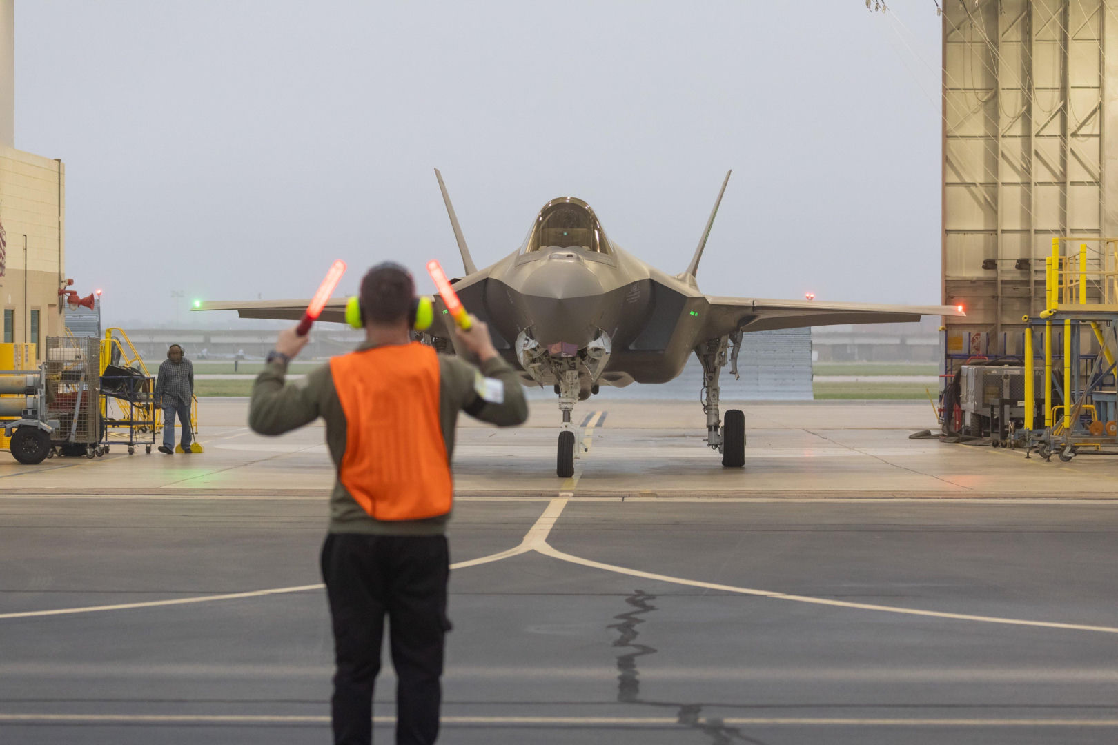 Polskie F-35 w powietrzu. Rajd "Powitanie z Polską" nad największymi miastami