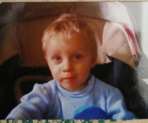 3-letni Bartuś zabity przez ojczyma. Miażdżył mu genitalia! Obnażone zdjęcia skatowanego dziecka w sieci