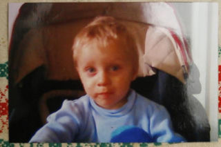 3-letni Bartuś zabity przez ojczyma. Miażdżył mu genitalia! Obnażone zdjęcia skatowanego dziecka w sieci