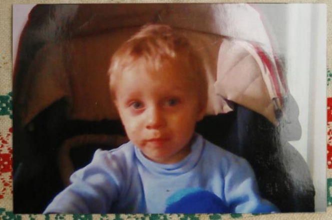 3-letni Bartuś zabity przez ojczyma. Miażdżył mu genitalia! Obnażone zdjęcia skatowanego dziecka w sieci