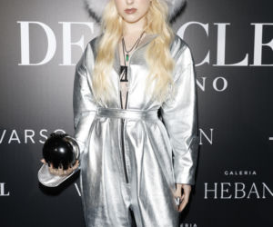 Metropolita przeprasza za zgorszenie w kościele na Mazowszu. Gwiazda Eurowizji prężyła gołe pośladki przed ołtarzem