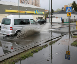 Mieszkańcy toną, gdy tylko spadnie deszcz. Fuszerka w Marysinie Wawerskim