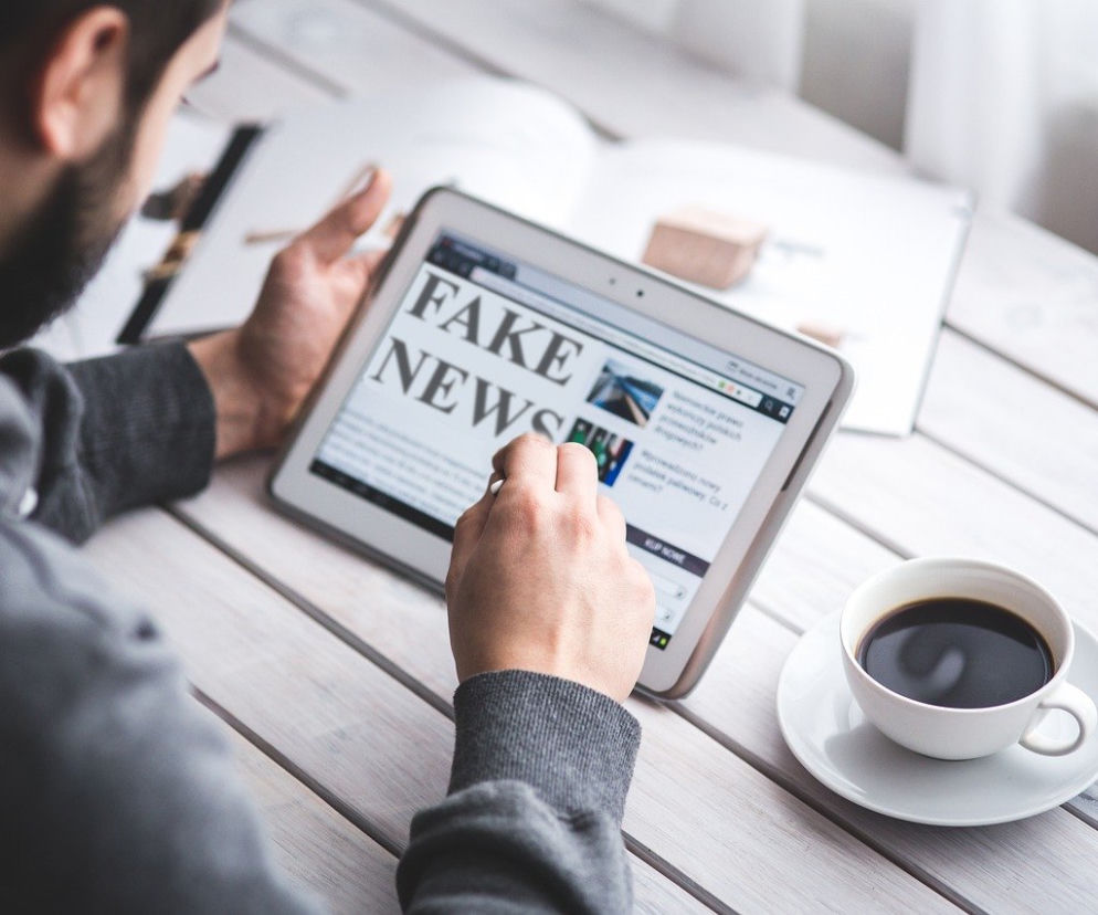 Fake newsy coraz częściej pojawiają się w przestrzeni medialnej państw Zachodu. Stoi za tym rosyjska propaganda.