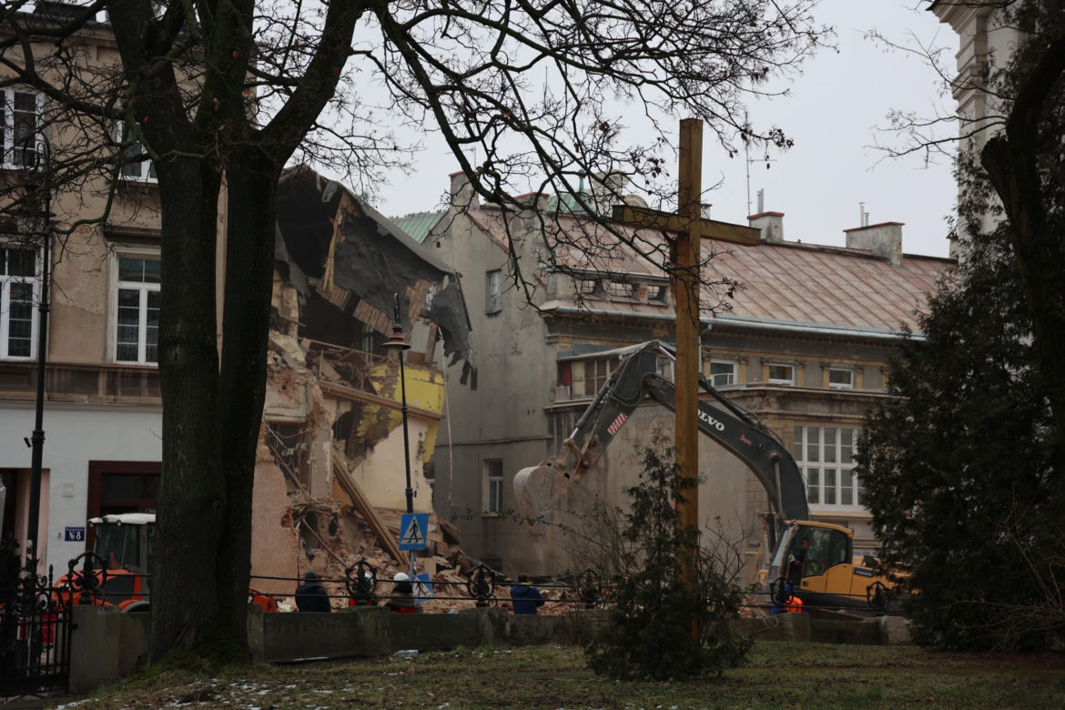 Wznowiono prace przy rozbiórce kamienicy po katastrofie budowlanej w Lublinie
