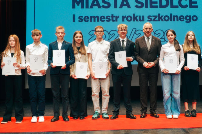 Najzdolniejsi uczniowie odebrali stypendia Prezydenta Miasta Siedlce