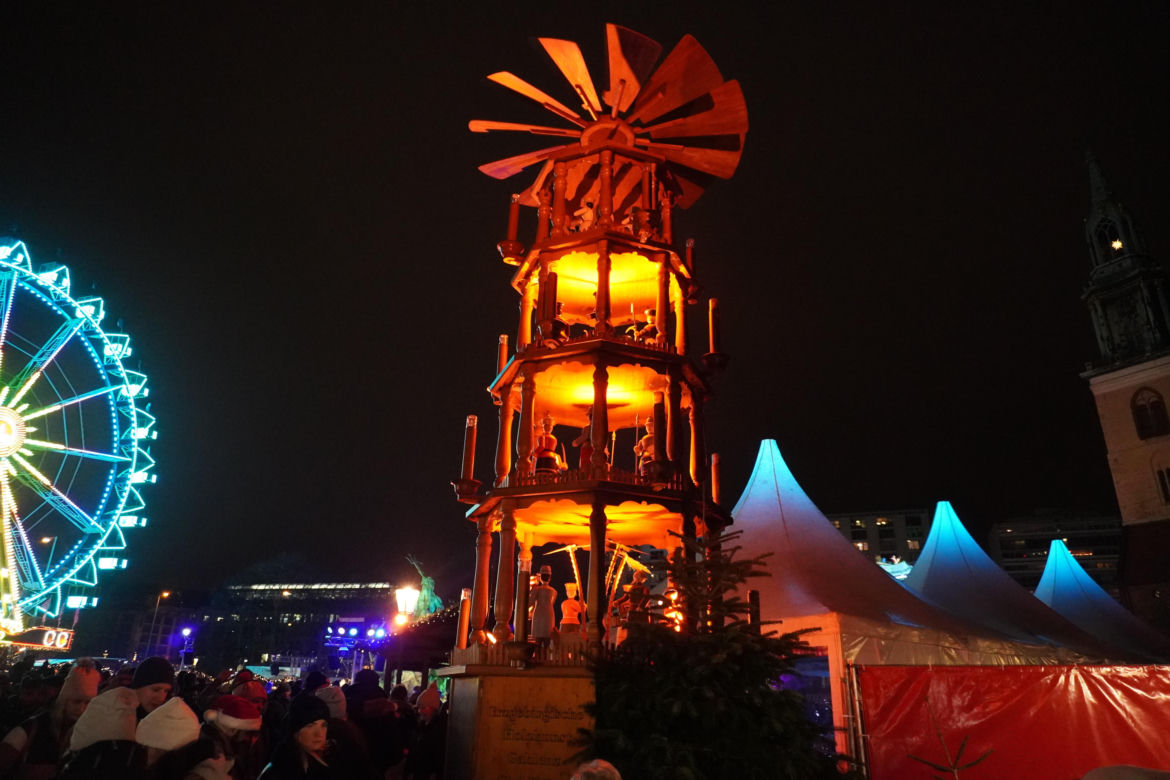 Weeihnachtsmarkt na Alexanderplatz
