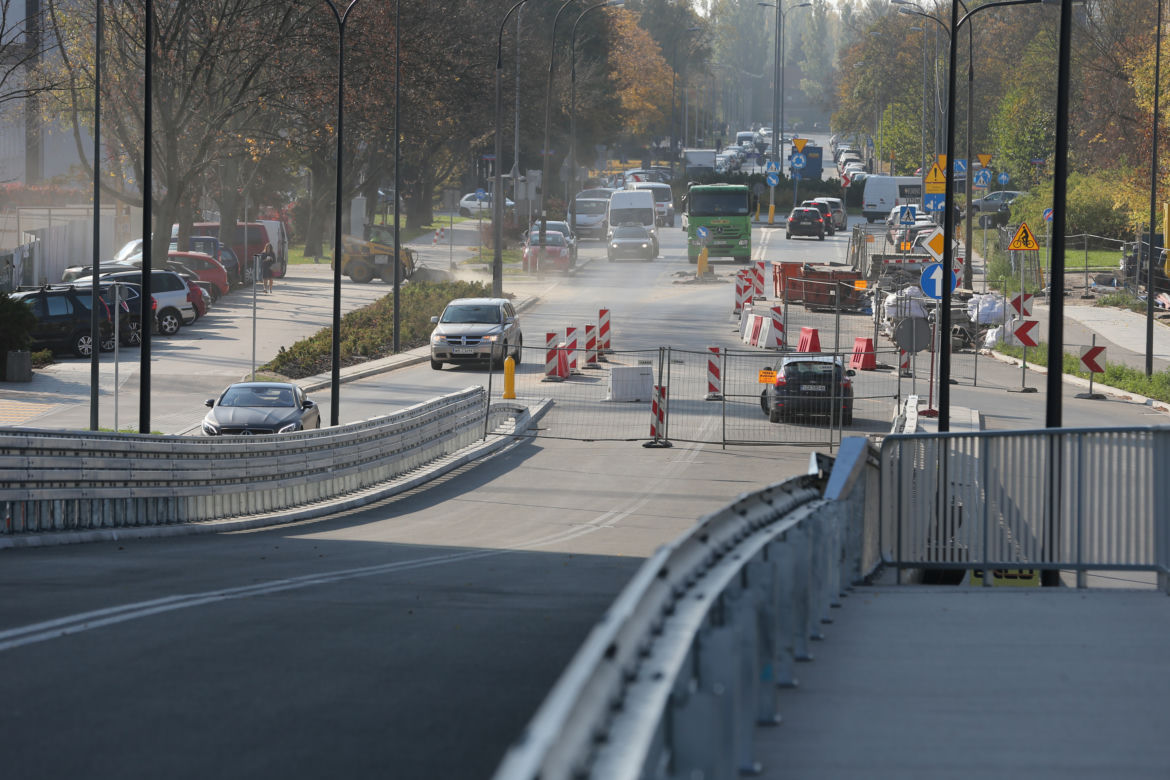 Kierowcy czekają na wiadukt