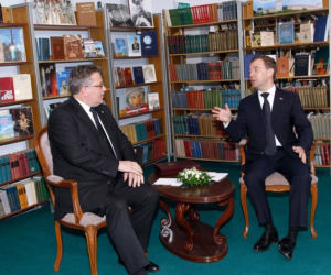 Dmitrij Miedwiediew i Bronisław Komorowski w Smoleńsku