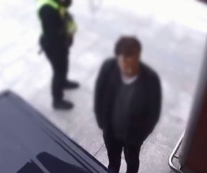 Tego jeszcze nie było! Pijany w sztok wjechał autem... na peron Dworca Głównego!