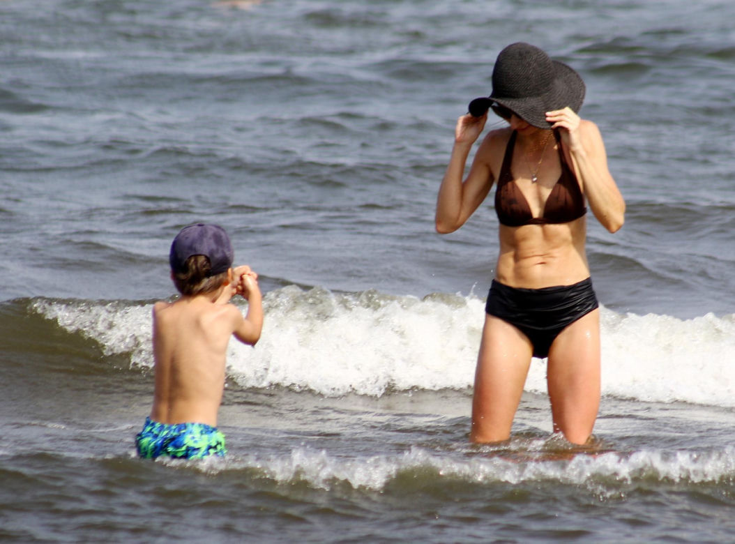 Marta Kaczyńska na plaży w Sopocie