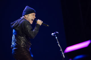 Bruce Dickinson wspomina początki w Iron Maiden. Wokalista porównał to do transferu do Manchesteru City