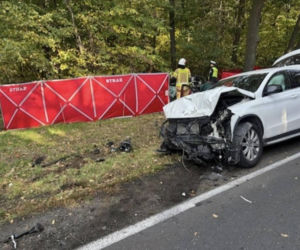 Koszmarny wypadek na skrzyżowaniu. Dwie osoby zmarły mimo reanimacji!