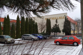 Remont basenu przy siedleckiej szkole „Ósemce” będzie droższy