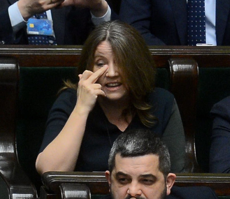 Joanna Lichocka. Przez wulgarny gest straciła pracę u Dudy