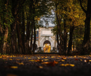 Zapłonęła w nim pierwsza na świecie uliczna lampa naftowa. To jedno z najpiękniejszych miast w Małopolsce