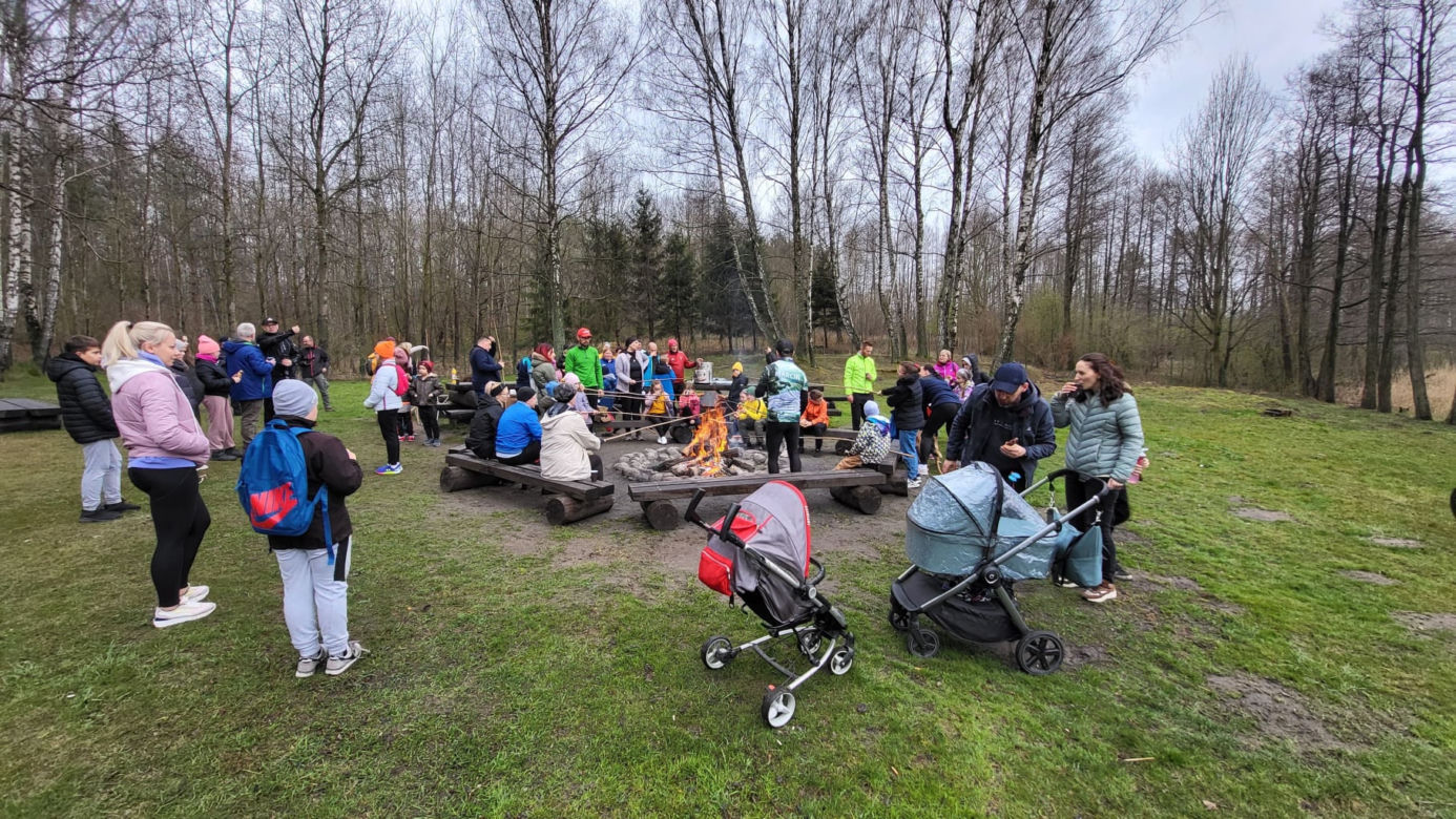 Pierwsza półka bookcrossingowa w Zalesiu. Nowe atrakcje na plaży miejskiej [FOTO]