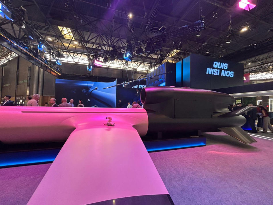 FP-5 „Flamingo” i makiety rakiet FP-7 oraz FP-9