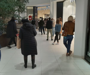 Poznańska Plaza przed zamknięciem! Tłumy poznaniaków na zakupach!