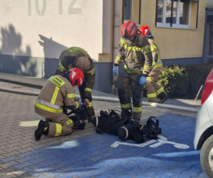 Pożar w bloku w Kościanie. Lokatorzy czekali na pomoc na balkonach