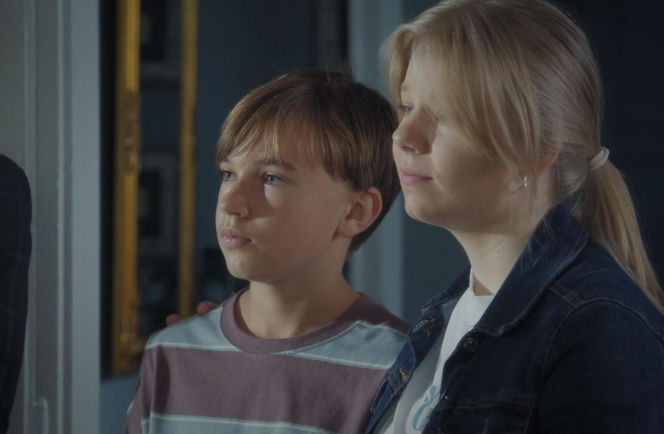 M jak miłość, odcinek 1908. Lenka (Olga Cybińska), Misiek (Aleksander Bożyk), Paweł (Rafał Mroczek), Kinga (Katarzyna Cichopek), Piotrek (Marcin Mroczek)