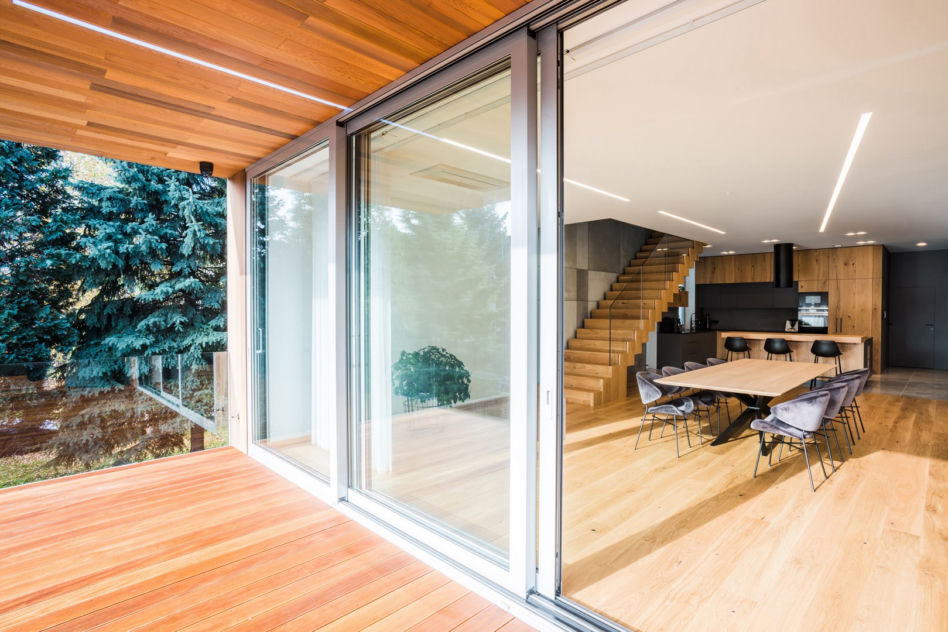Cut House od KUMstudio: gra świateł na bryle