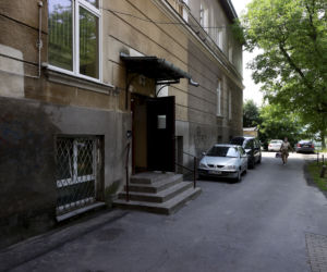 Przyłożył broń do fotela i wystrzelił! Dramat taksówkarza