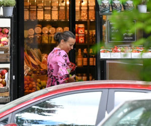 Anna Mucha na bazarku