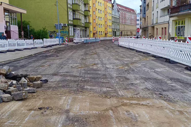 Przedwojenne torowisko tramwajowe na ul. Emilii Plater