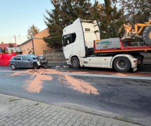 35-latek zginął w czołowym zderzeniu z ciężarówką