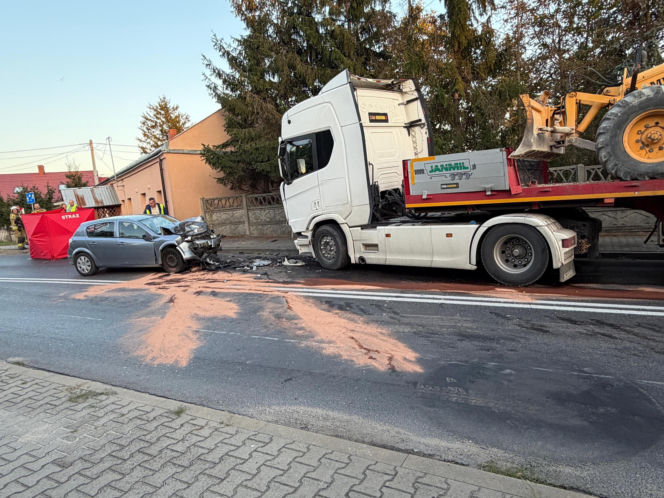 35-latek zginął w czołowym zderzeniu z ciężarówką