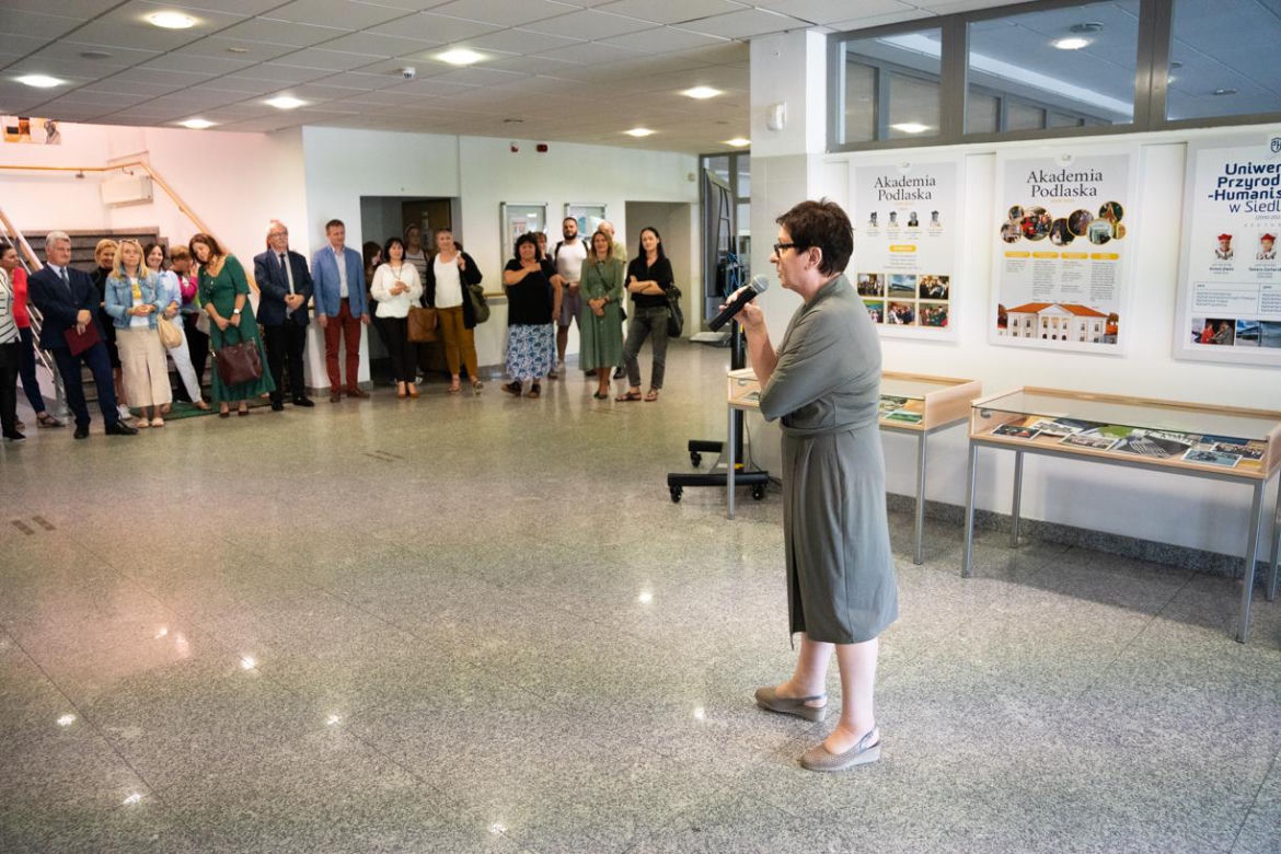 Wystawa w uniwersyteckiej bibliotece w Siedlcach będzie czynna do końca 2024 roku