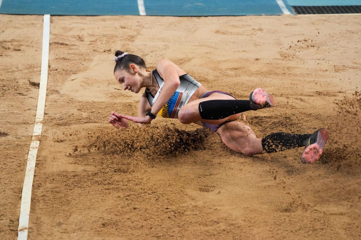 Halowe Mistrzostwa Polski 2025 w Arenie Toruń. Zdjęcia kibiców z trybun i sportowców