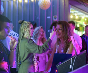 Syn Górniak pokazał się z nową dziewczyną! O północy połączy ich namiętny pocałunek!