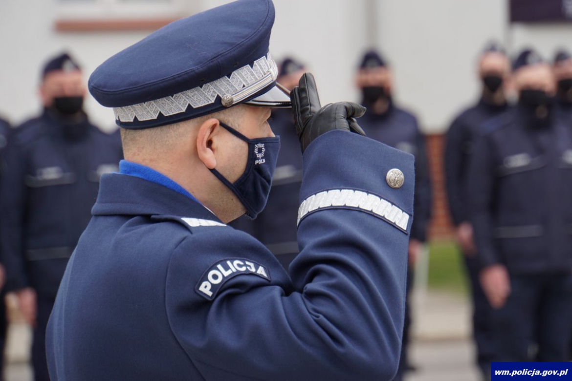 Ponad stu nowych policjantów na Warmii i Mazurach