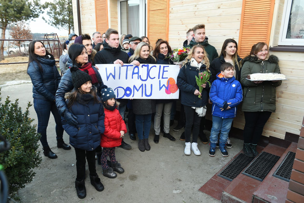 Nasz nowy dom: Pożar zabrał im dosłownie wszystko. Wzruszająca historia rodzeństwa z Siestrzenia!