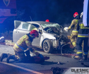 Toyota zderzyła się czołowo z ciężarówką